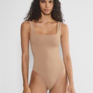Aritzia Contour Squareneck Bodysuit